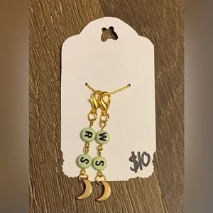 Right side (RS) and wrong side (WS) stitch marker set. For knitting and crochet.